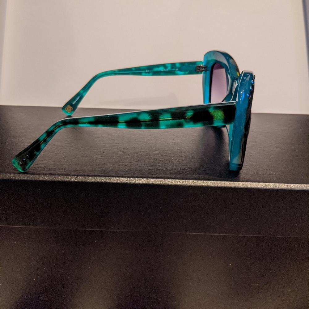 Oscar de la Renta sunglasses - Picture 7 of 14
